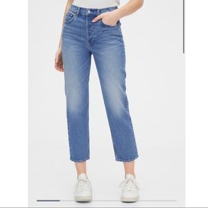 HighRise Cheeky Straight Jeans w/Smoothing Pockets
